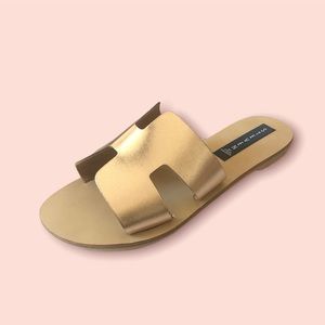 Steve Madden Rose Gold Sandals new in box.